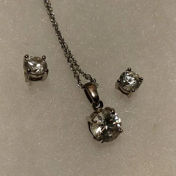 Vintage Avon Cubic Zirconia Necklace and Pierce Earring Set Silver Tone - Picture 4 of 5
